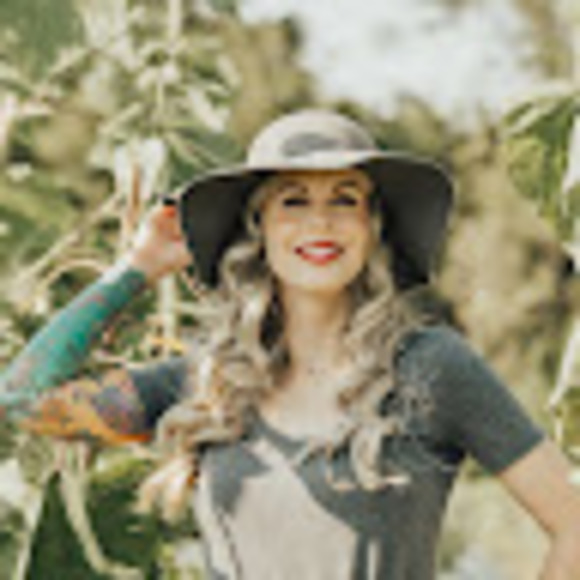 Meet your Posher, Misty - Picture 1 of 1